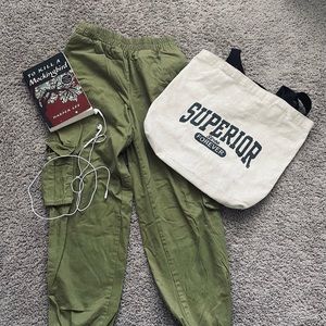 green cargo pants, perf for a lil street wear look <3